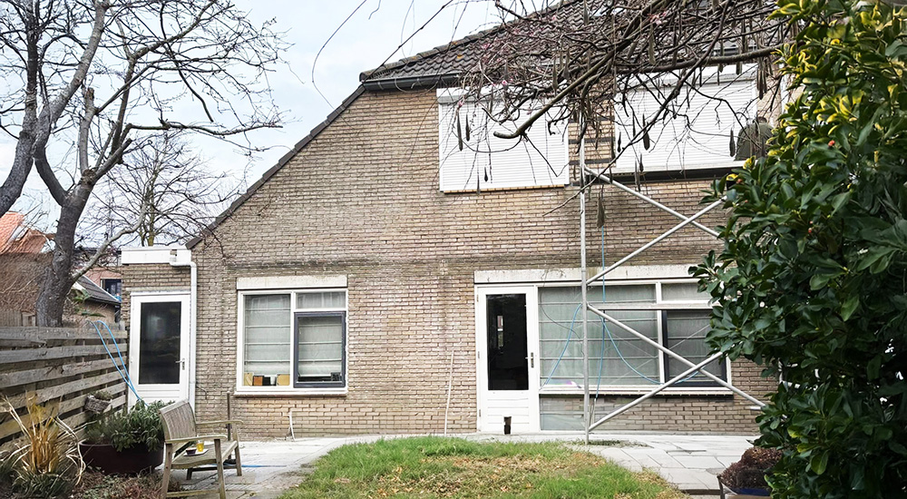 Gevel vóór het zandstralen